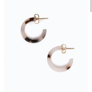 Iris hoop earring in blonde